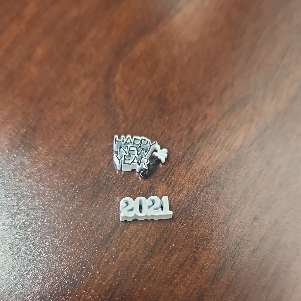 Origami Owl Silver 'Happy New Year 2021' Charms